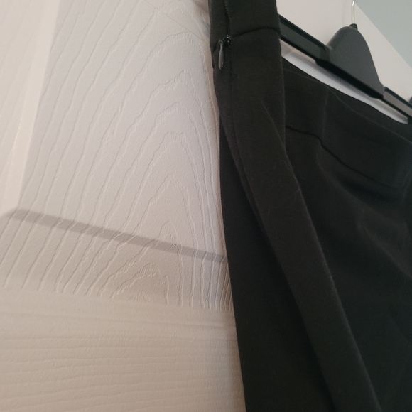 Banana Republic Slit Pencil Skirt - Picture 4 of 5